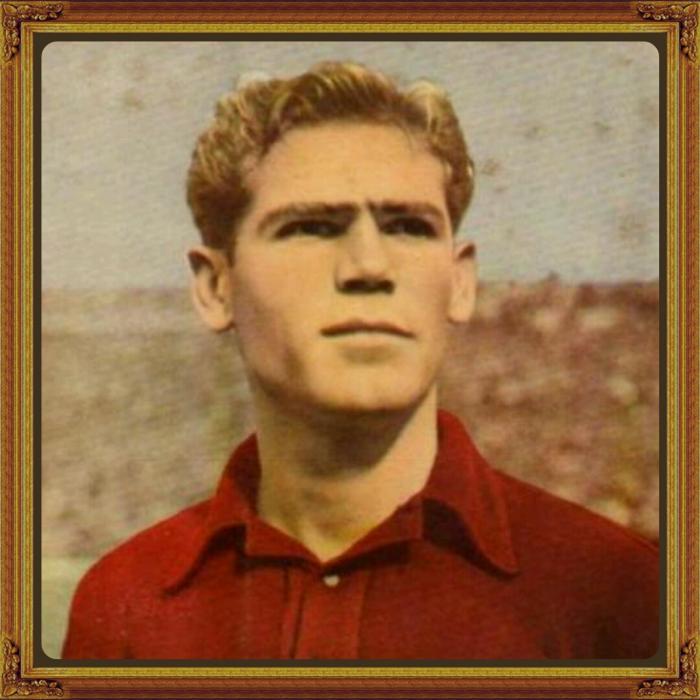 Antonio Puchades . Jugador de la S.D. SUECA , Valencia c.f. i la selección española. 1liga, 2 copas de generalisimo, elegido mejor medio izquiedo del mundial de Brasil 1950_0