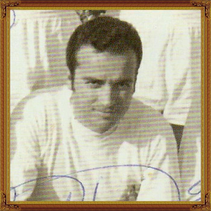 Manolo Serrano delantero habilidoso de los años 60 que tambien paso por las filas del Mestalla en segunda división_0