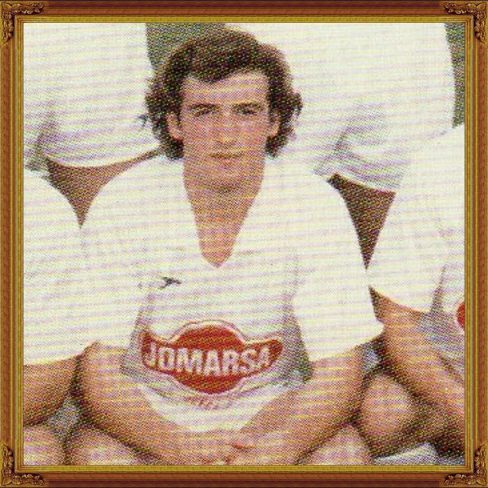 Nacho Serrano, lateral derecho de largo recorrido que maravillo a la afición en la temporada 90-91, como su padre Manolo Serrano llego a jugar en el Mestalla._0