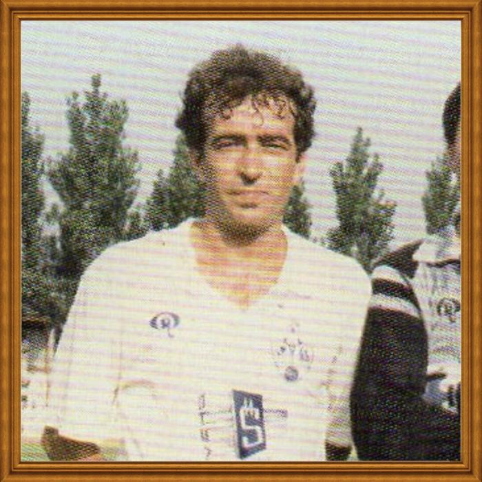  Toni Saez, uno de los jugadores que mas minutos a disputado con la SDS, central o lateral que le gustava sacar el balon jugado_0