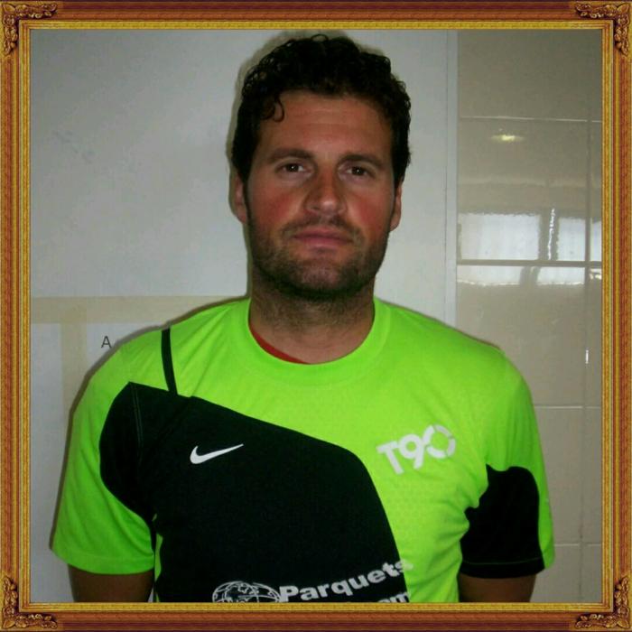 Gómez portero foraneo, agil y de gran colocación.Formado en la cantera del VCF , estuvo muchos años defendiendo el escudo del club arrocero. _0